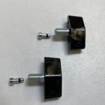 Vis à ailettes pour serrage de la lame